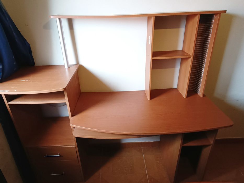 Secretária de computador estudo/trabalho