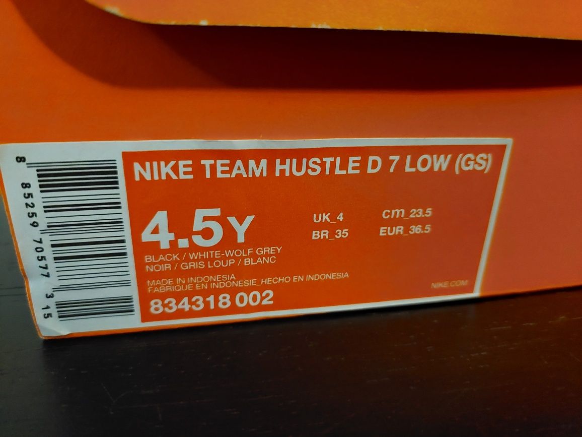 NIKE Team Hustle D 7 Low GS 36.5