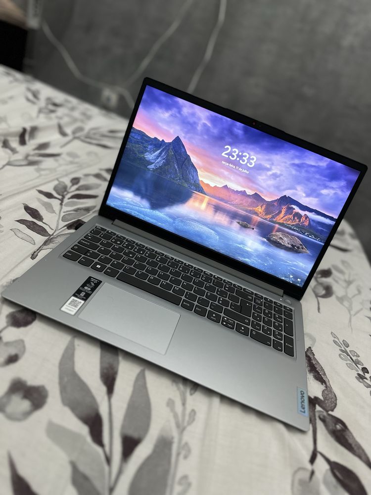 Notebook Lenovo Ideapad “15.7”