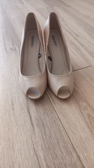 Туфлі жіночі бежеві на тонкетці
