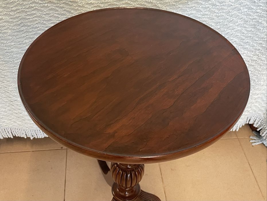 Pequena mesinha redonda