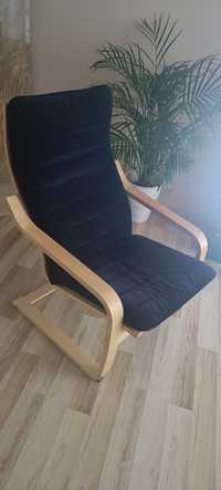 Fotel Poang Ikea z aksamitną  tapicerką