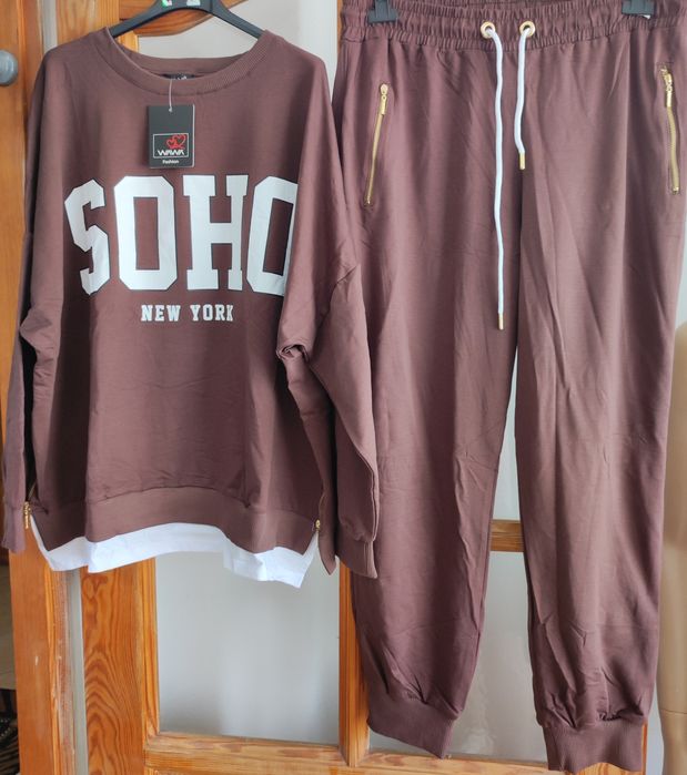 Damski komplet dresowy firmy WAWA