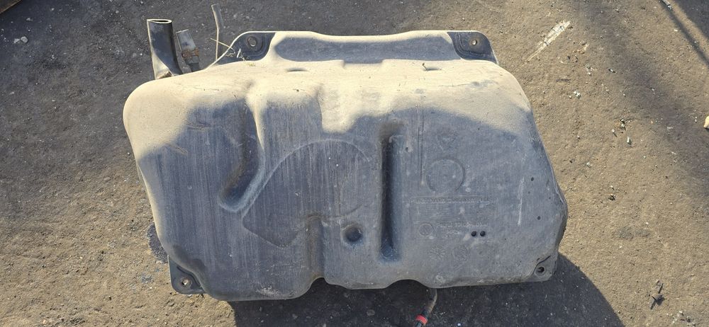 Zbiornik paliwa bak pompka paliwa Toyota Yaris II 1,3