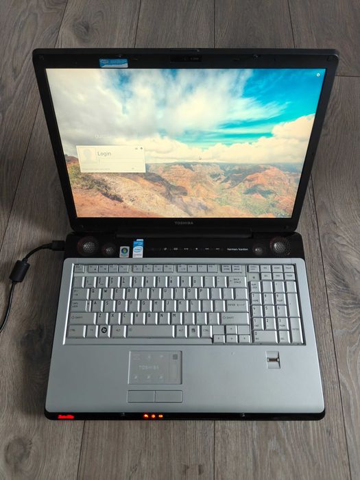 Toshiba Satellite X205 Series/Core 2 Duo/3GB RAM/8700M/120GB HDD/17"