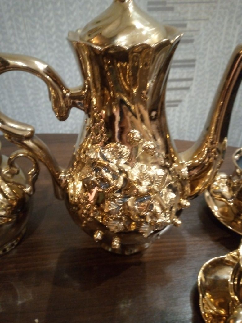 Продам чайный сервиз золотистого цвета  керамика