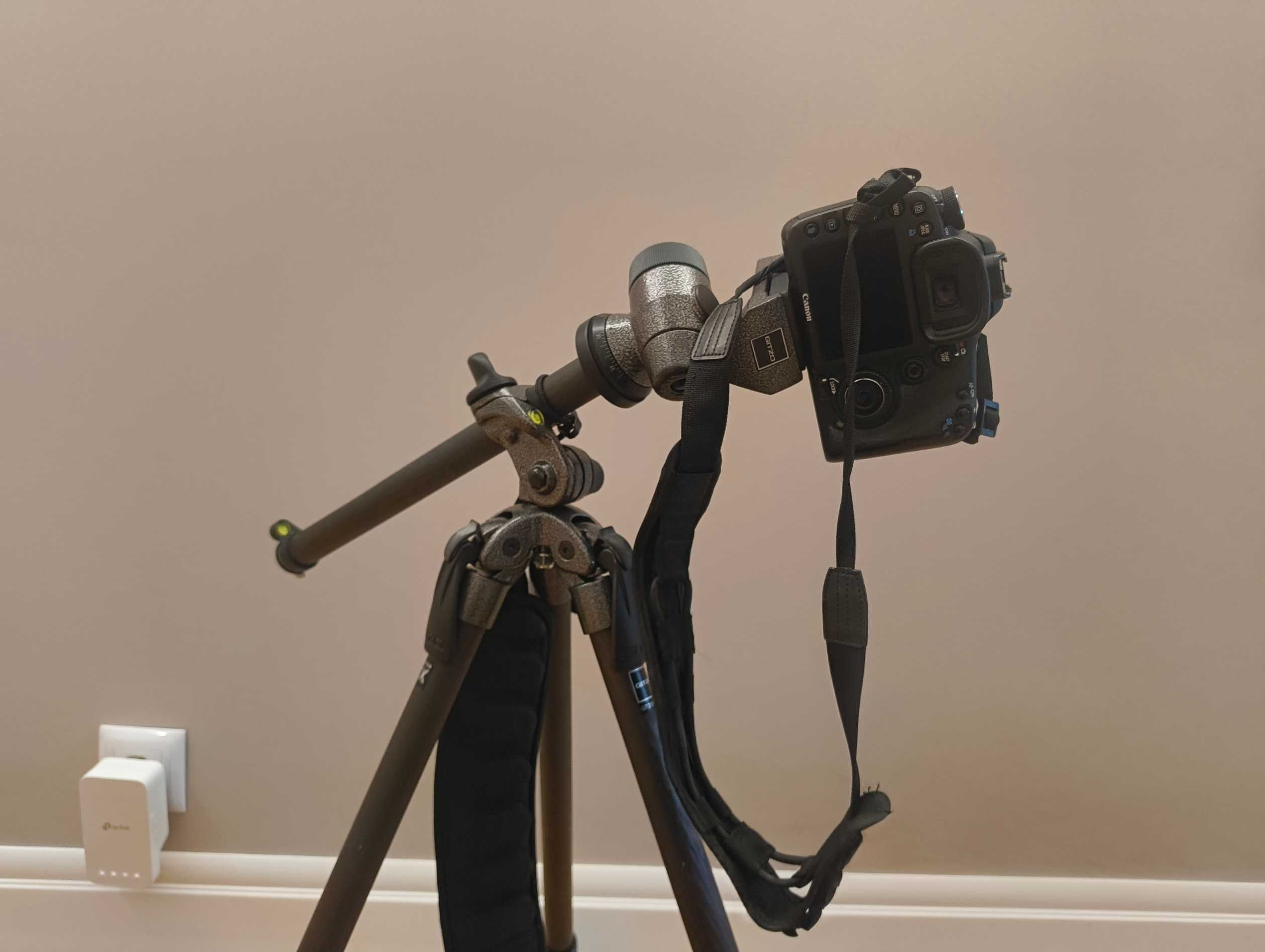 Gitzo Explorer Carbon Tripod w. tilt&swivel column (GT2531EX)