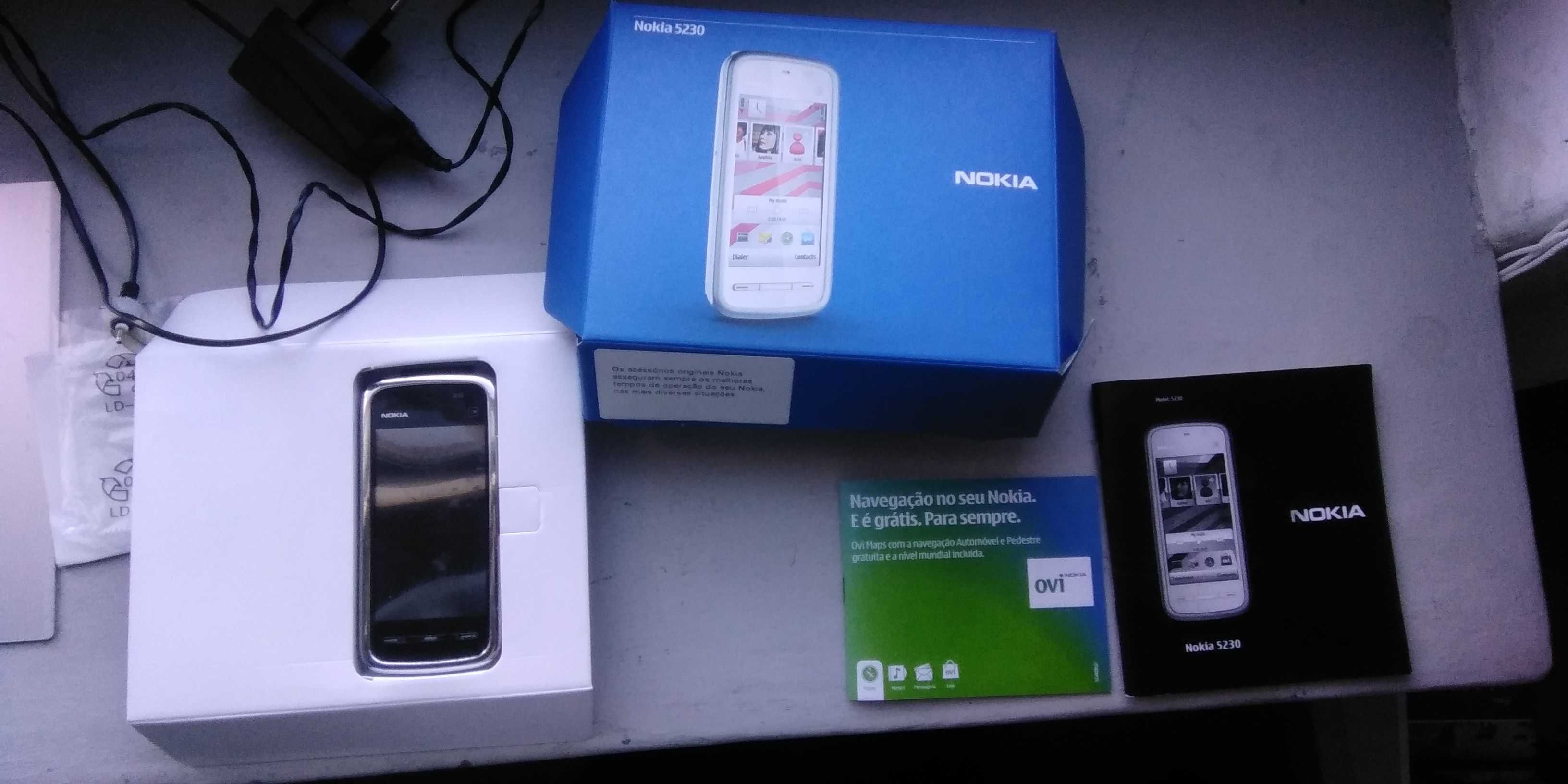 Quatro telemóveis (não smart) Alcatel, LG, Siemens e Nokia 5230