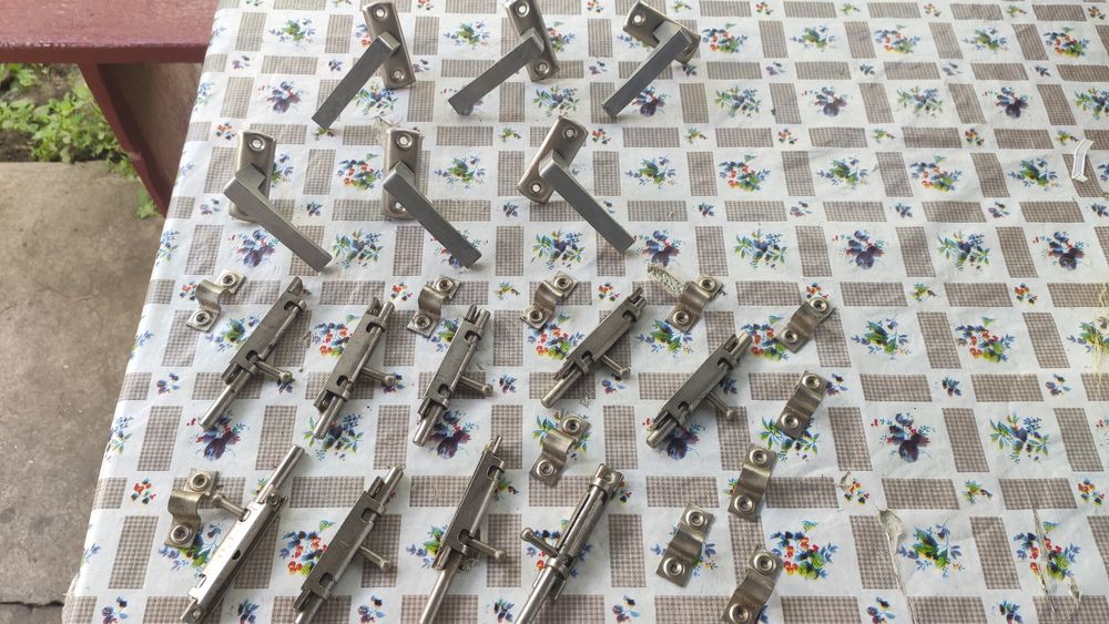 Дверные ручки и оконные