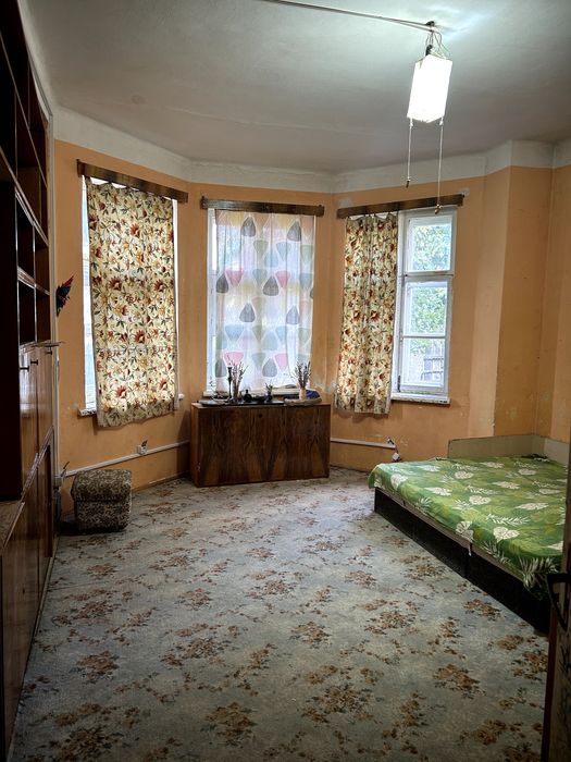 Продається 2-кімнатна квартира біля Ужгородського замку