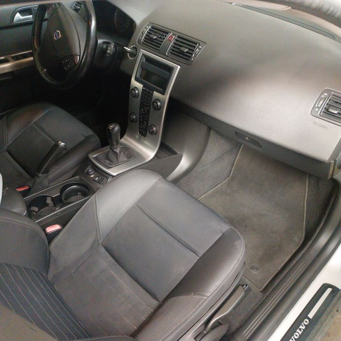 Vendo Volvo v50 ano 2005