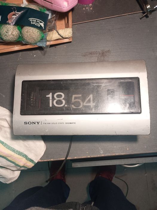 Stary zegar klapkowy sony