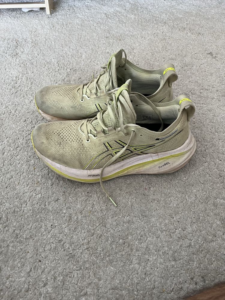 Asics Nimbus 26 (tamanho 42,5)
