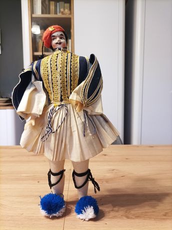 Lalka Grek w stroju ludowym folklorystycznym