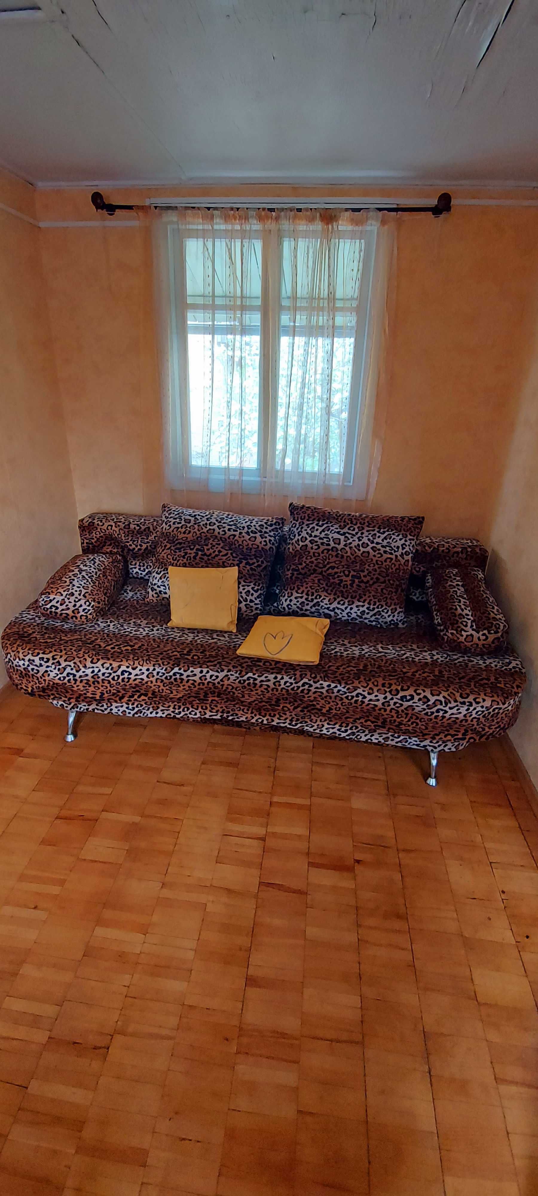 Продам дім з садом поряд річка Дніпро, озеро Міністерка та пляжі.