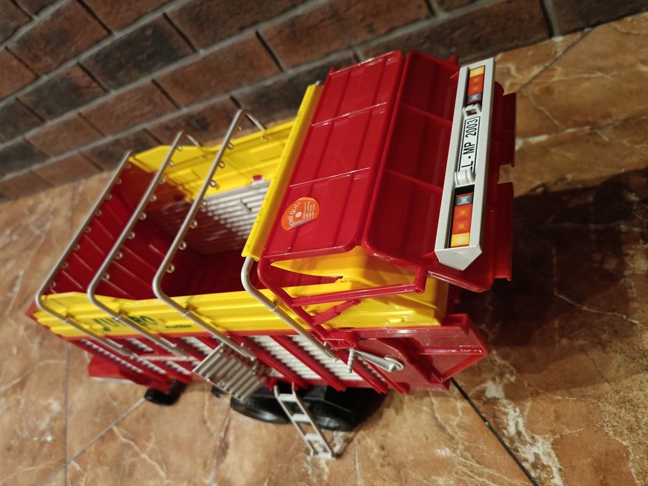 Przyczepa samozbierająca Pottinger Bruder