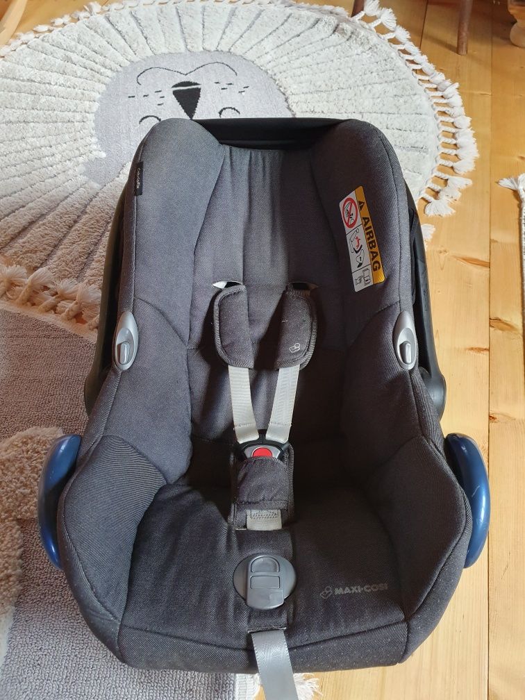 Fotelik samochodowy Maxi Cosi z wkladka dla niemowlaka