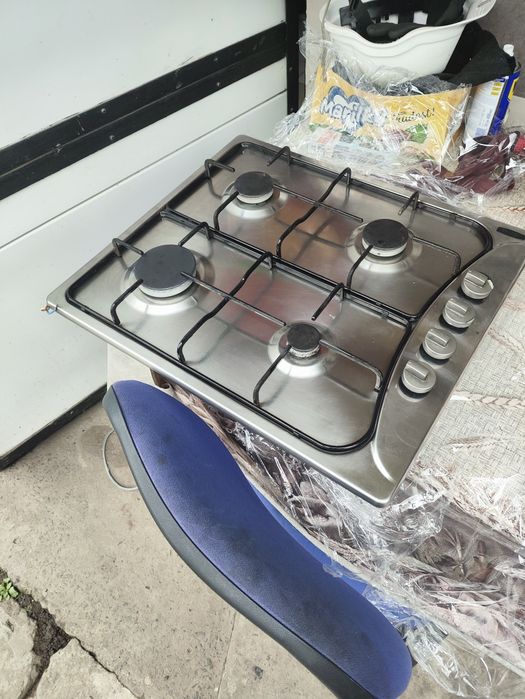 Вбудована газова поверхня на 4 конфорки