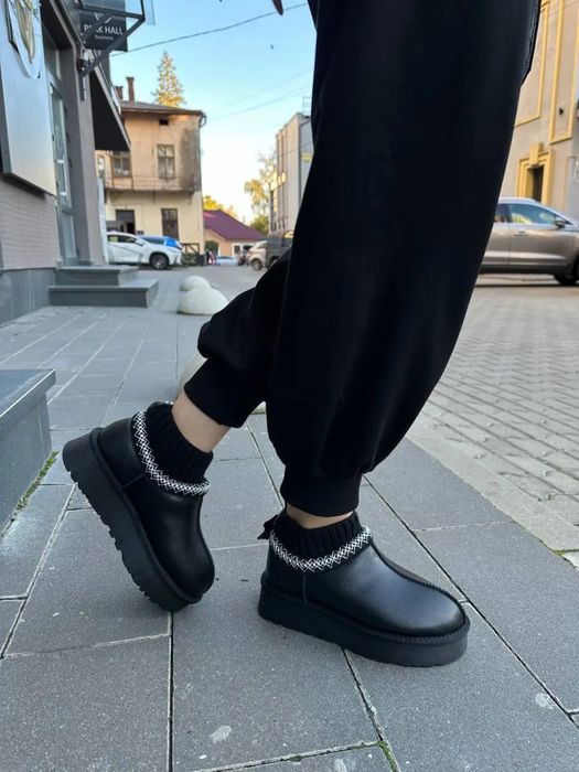 Продам угги кожанве с носком giffani ботинки