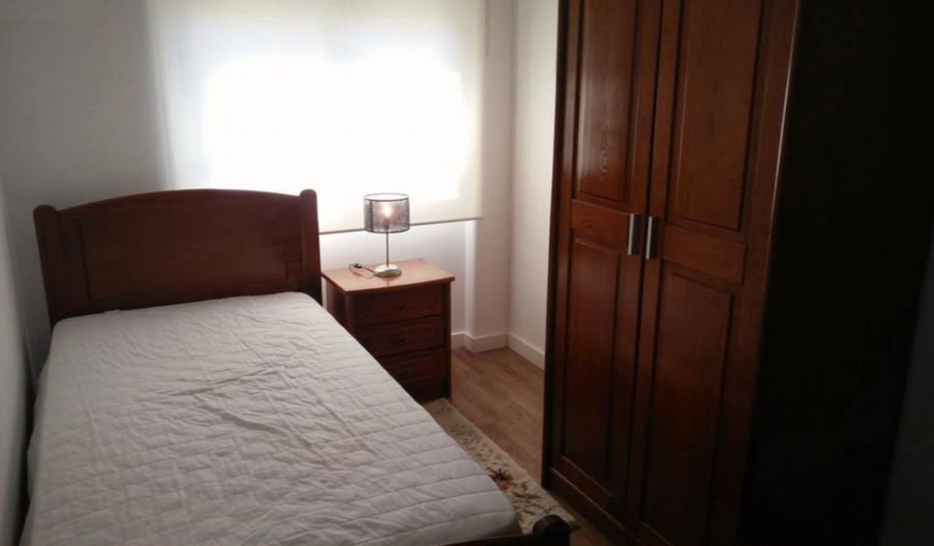 Amora, Quarto em casa Tranquila