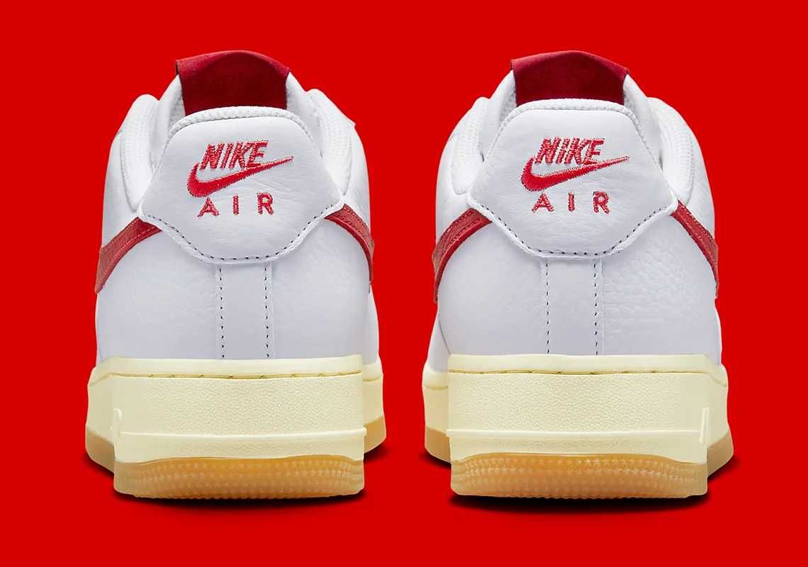 Оригінал! Кросівки Nike WMNS AIR FORCE 1 07 FN3493-100