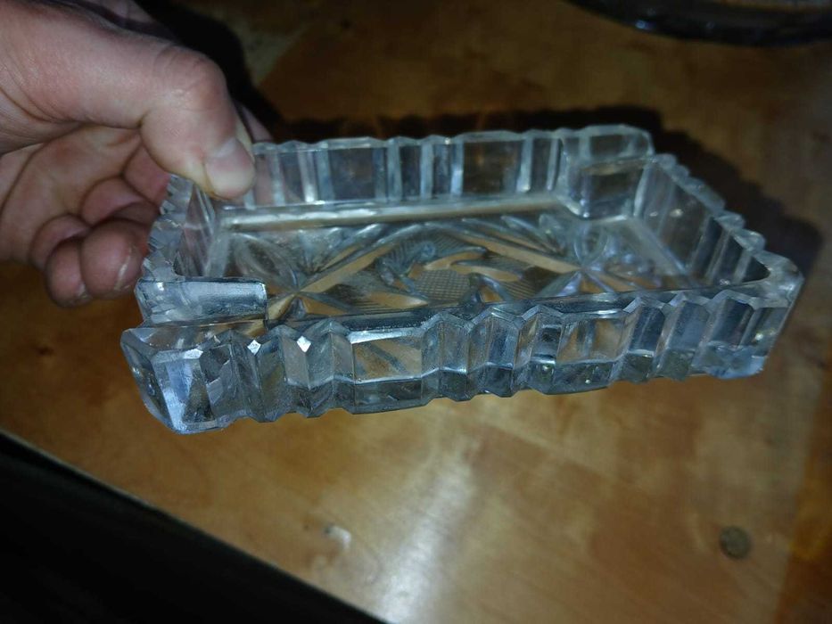 Popielnica z kryształów z prl