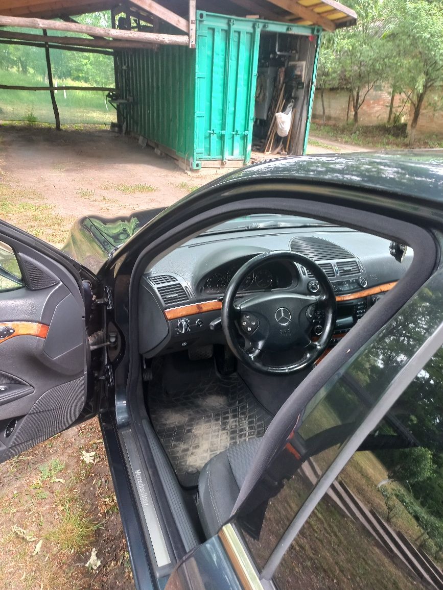 Mercedes-Benz E-Class W211