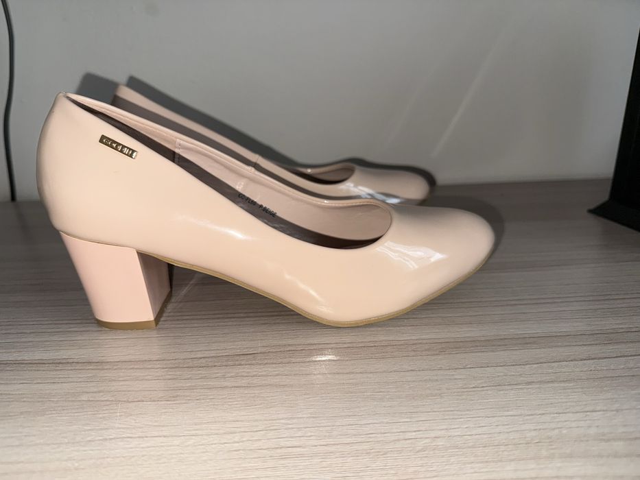 Sprzedam Buty na Obcasie