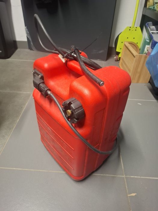 Zbiornik paliwa 24l z wskaźnikiem poziomu