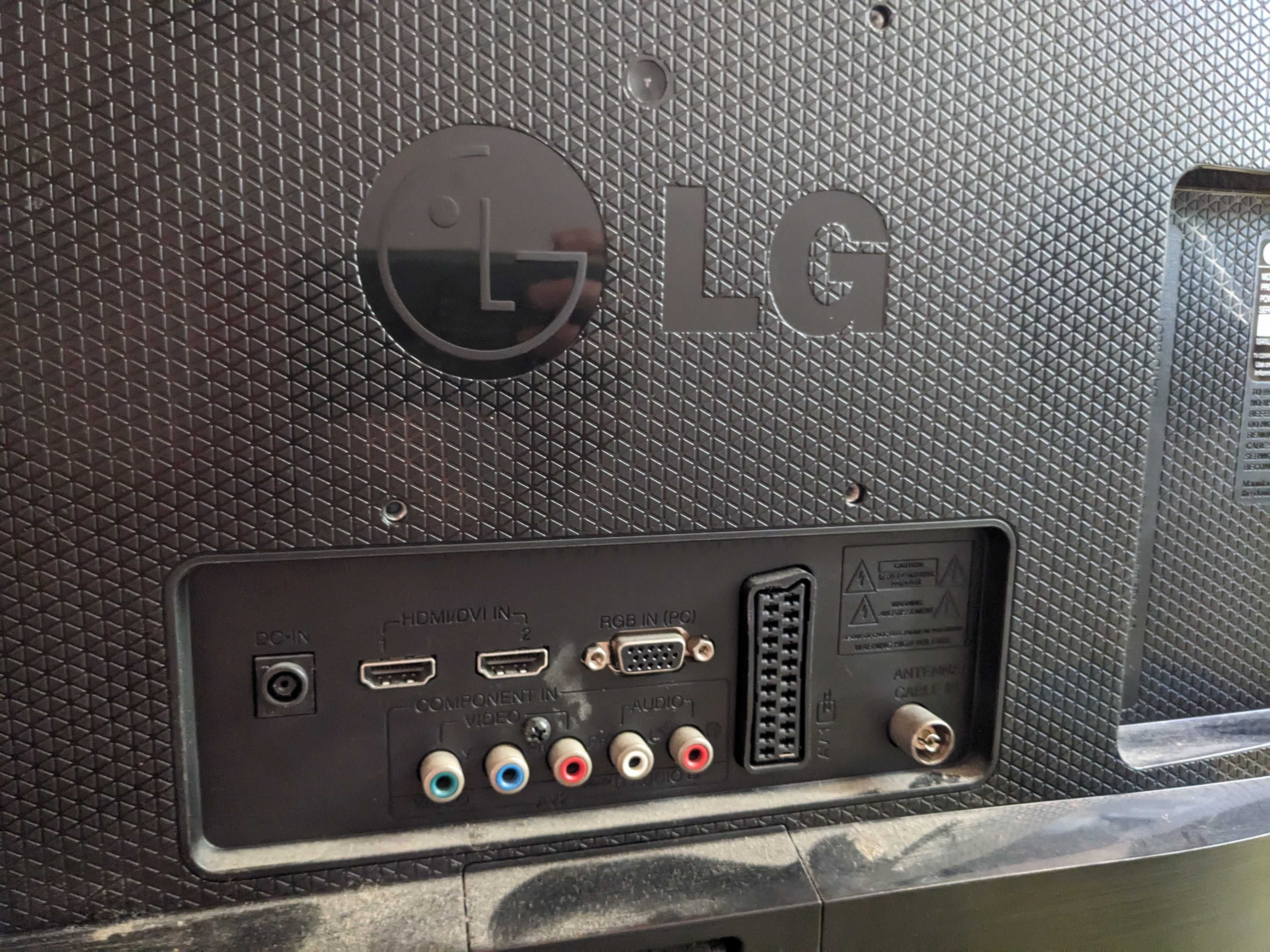 TV LG com ecrã 24"