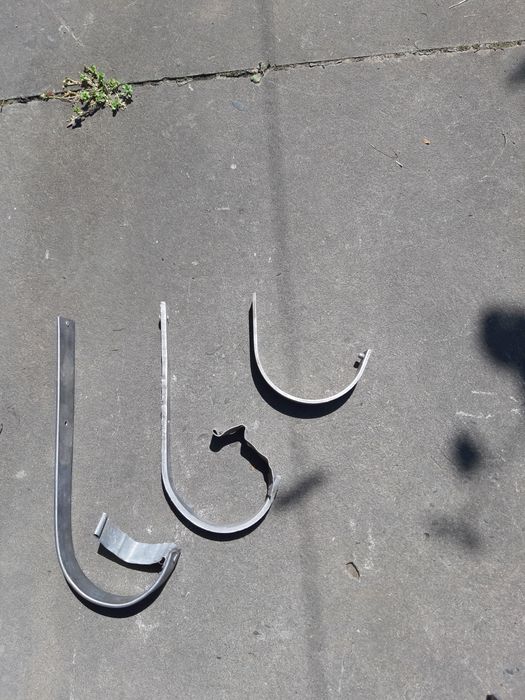 Продаються з нержавійки крюки/кроншиейни/ для ринви