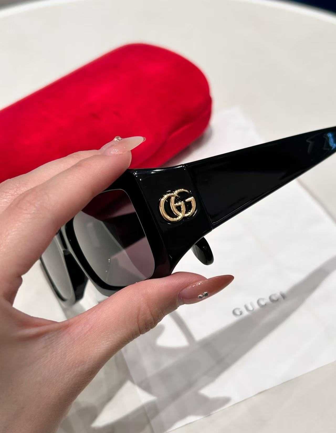 Óculos de sol GUCCI, como brinde, é necessário comprar outros itens