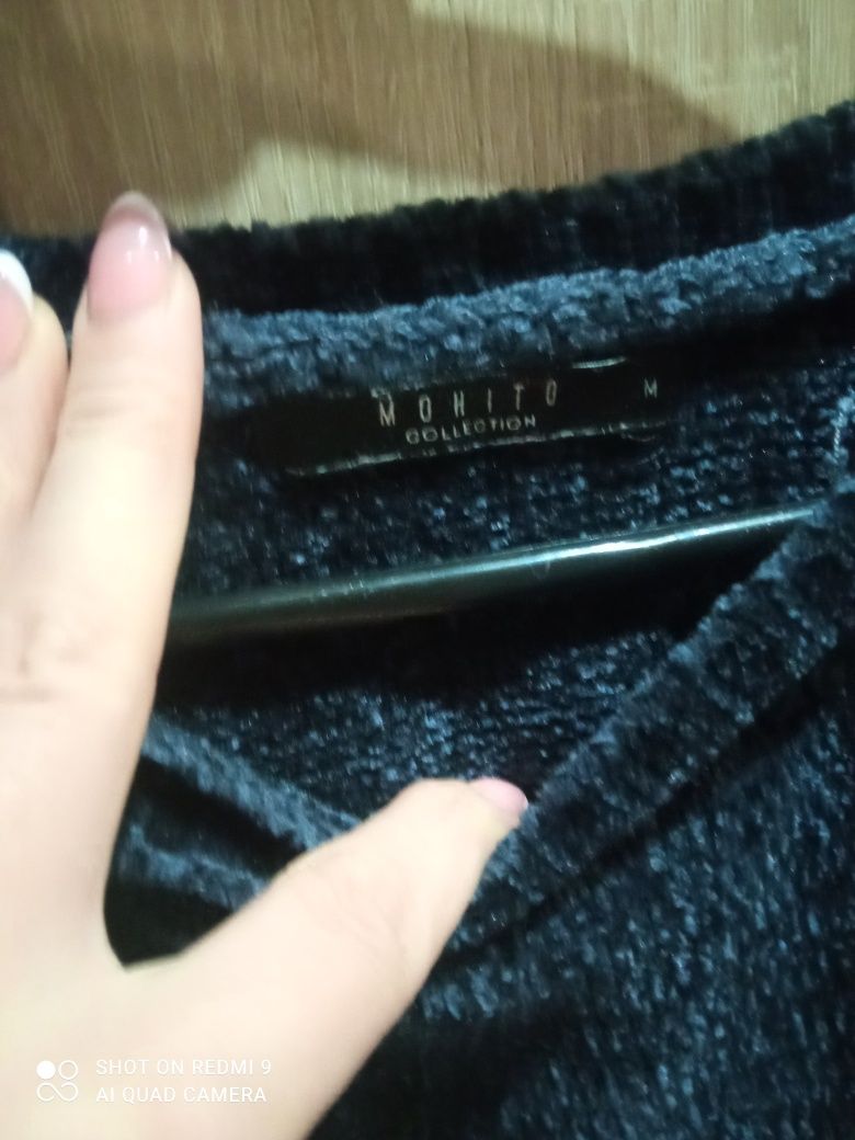 Długi sweter firmy Mohito rozmiar M