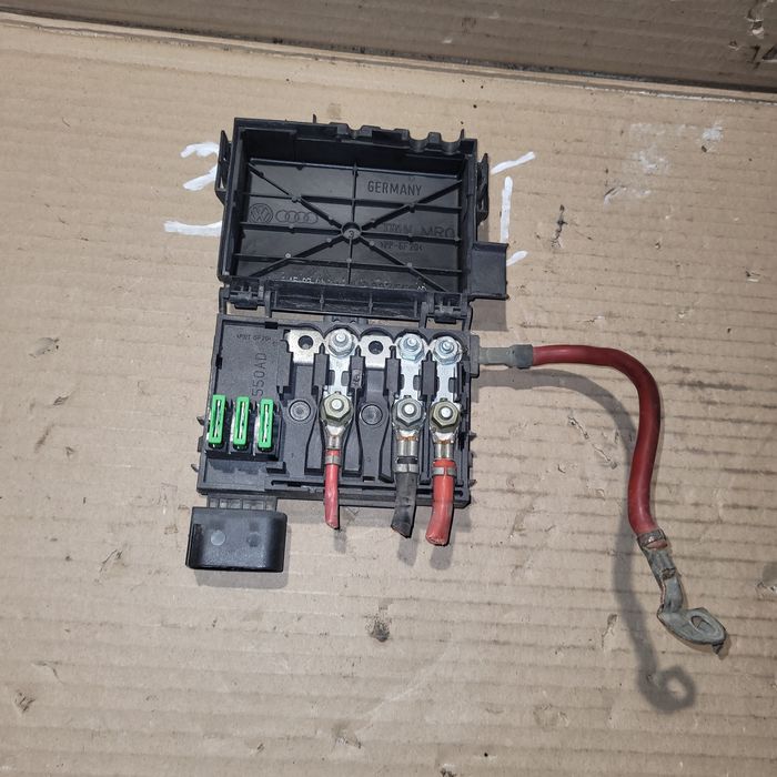 Skrzynka bezpieczników vw golf IV bora Audi seat skoda 2001r