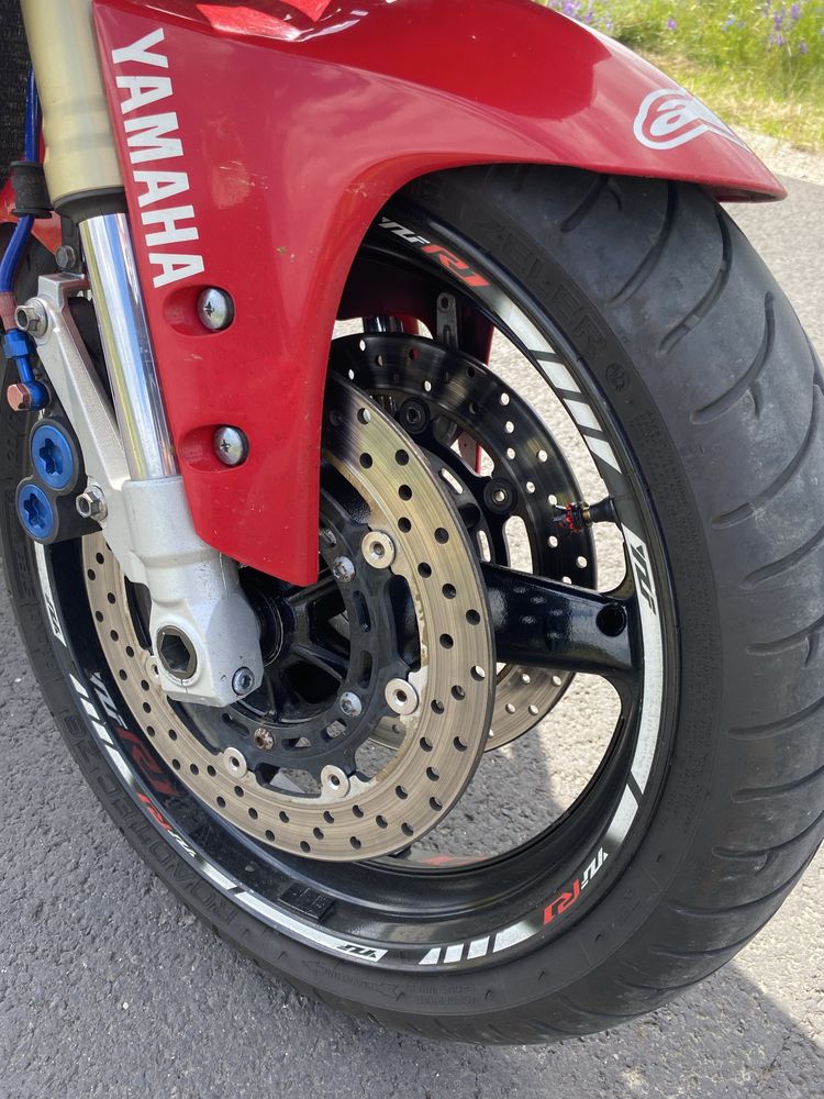 Yamaha r1  jzf nie cbr