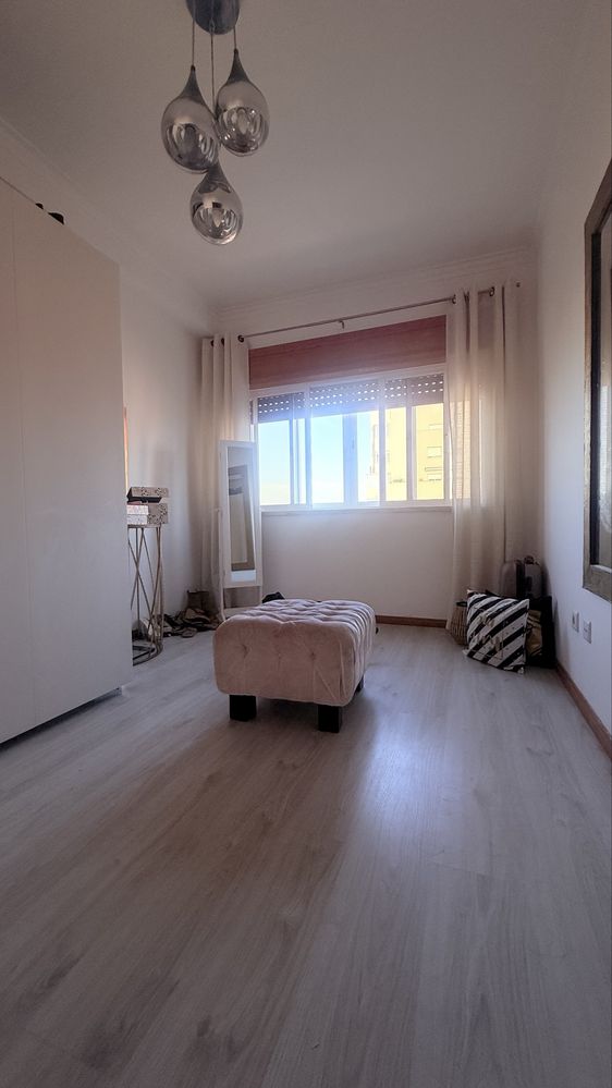 Vende-se T2 suite com terraço Lounge  e um lugar parqueamento!!!