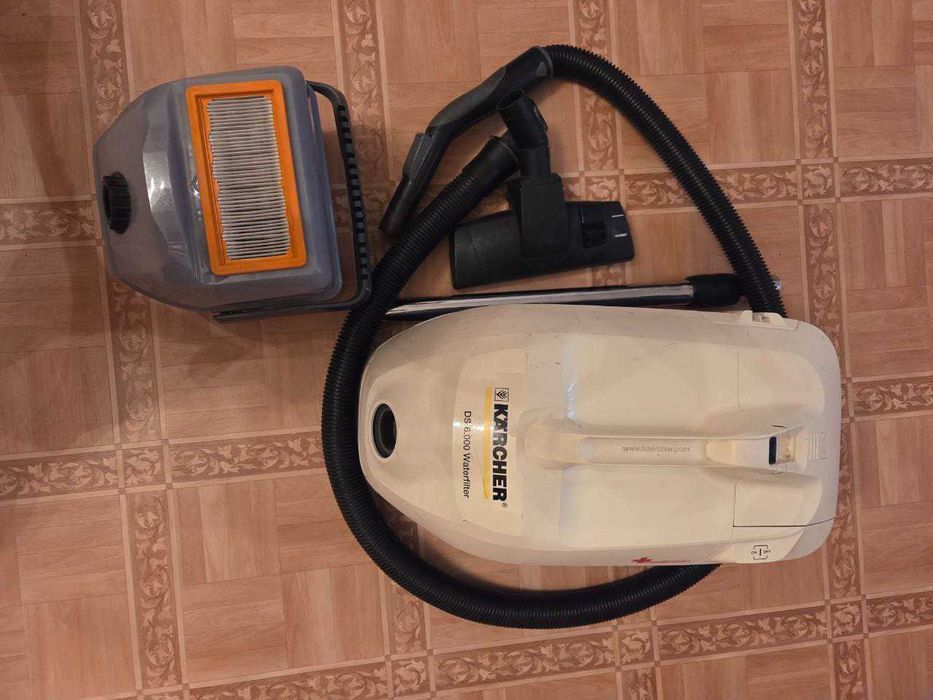 Продаю миючий пылесос Karcher mediclean DS 6000