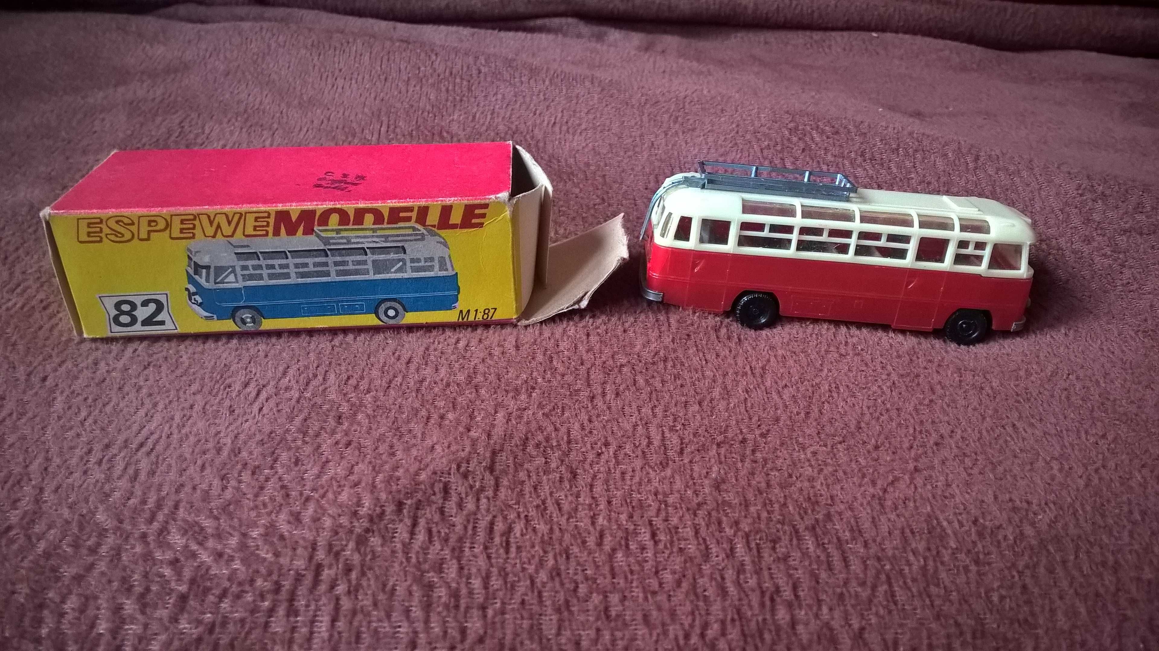 Model autobusu Omnibus Okarus 31 w rozmiarze piko/H0/m 1:87.
