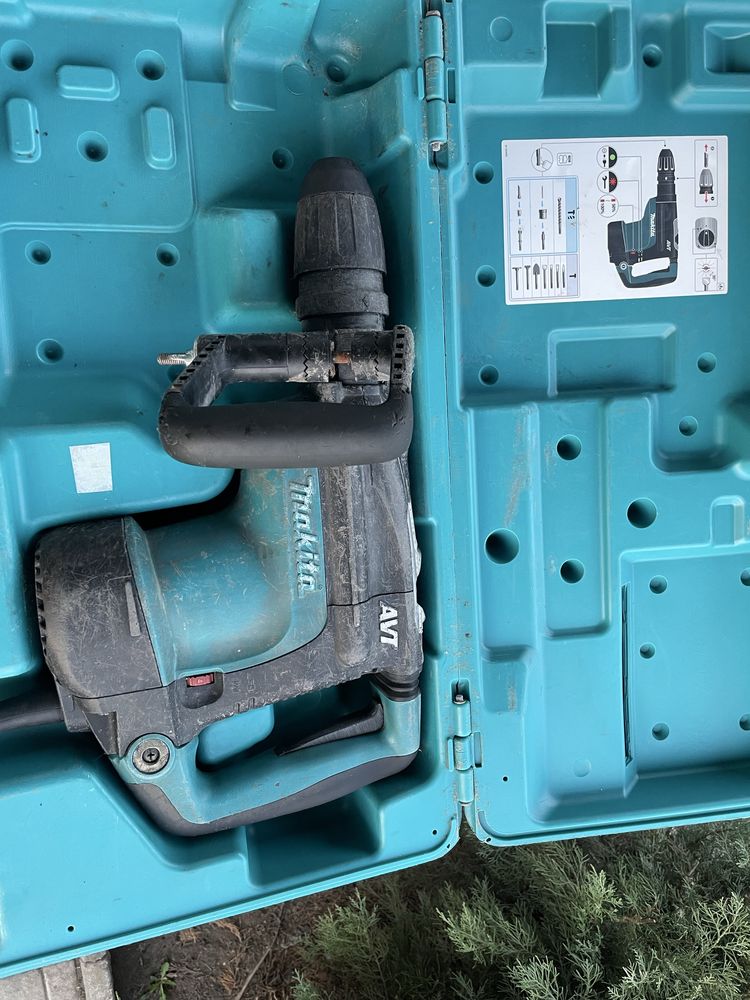 Продам Перфоратор Makita HR4011C в кейсі.
