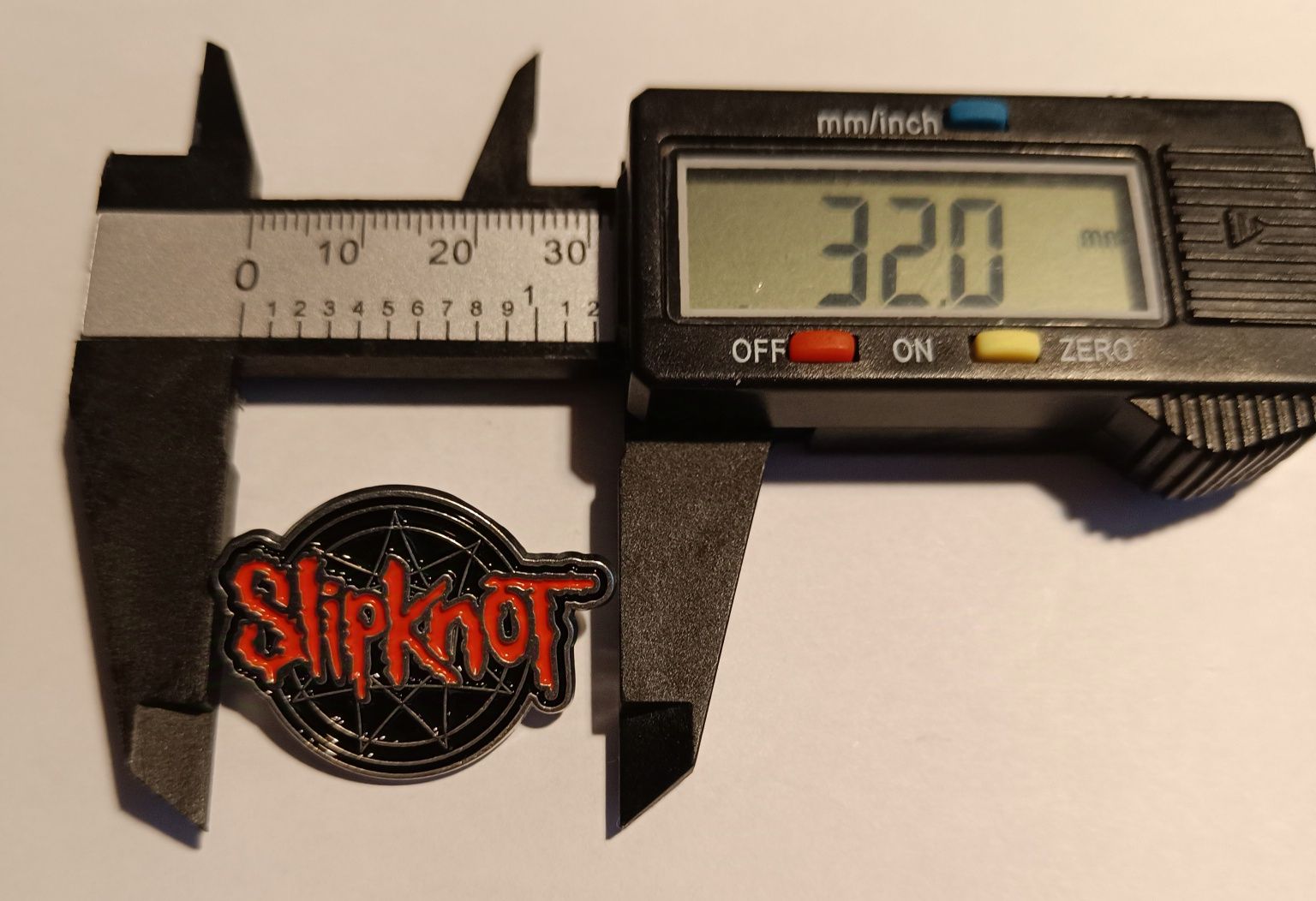 Przypinka - zespołu Slipknot.