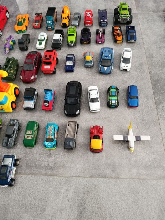 Auta hot wheels i inne 55 sztuk