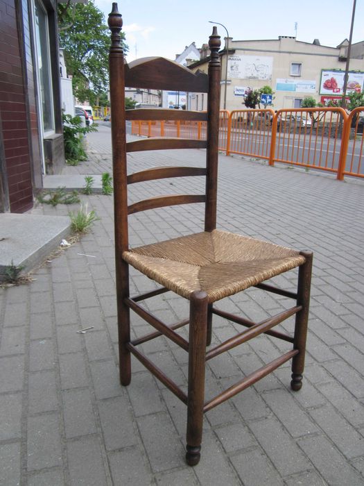 stare krzesło antyk siedzisko wyplatane z sitowia