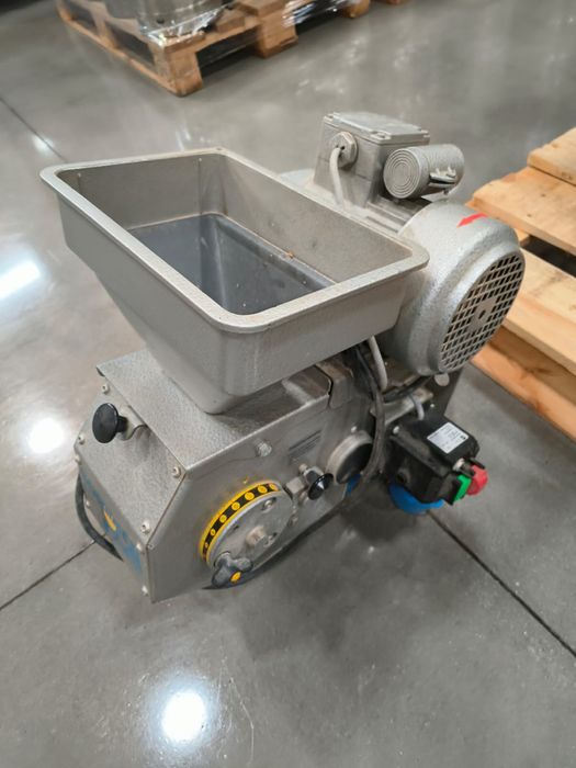Maquina para moer graos