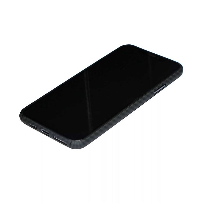 Карбоновый чехол iPhone 11 поколения