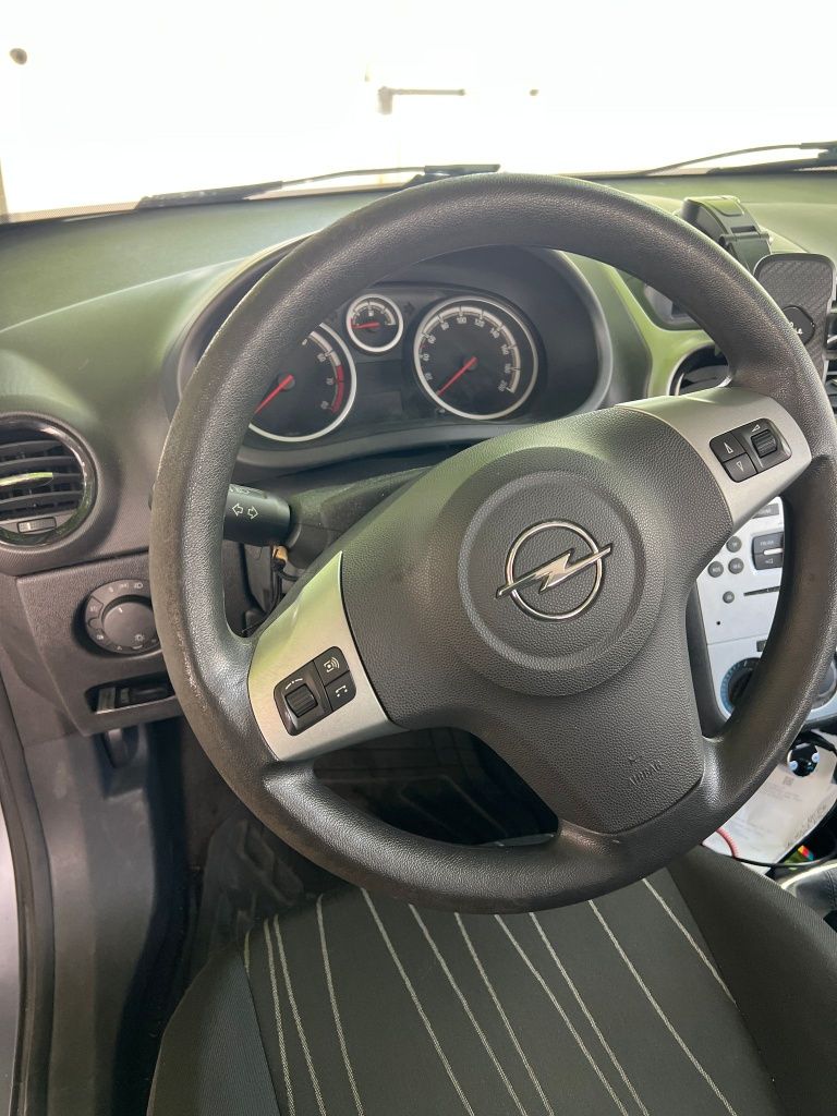 Opel corsa 1.2 enjoy 2009