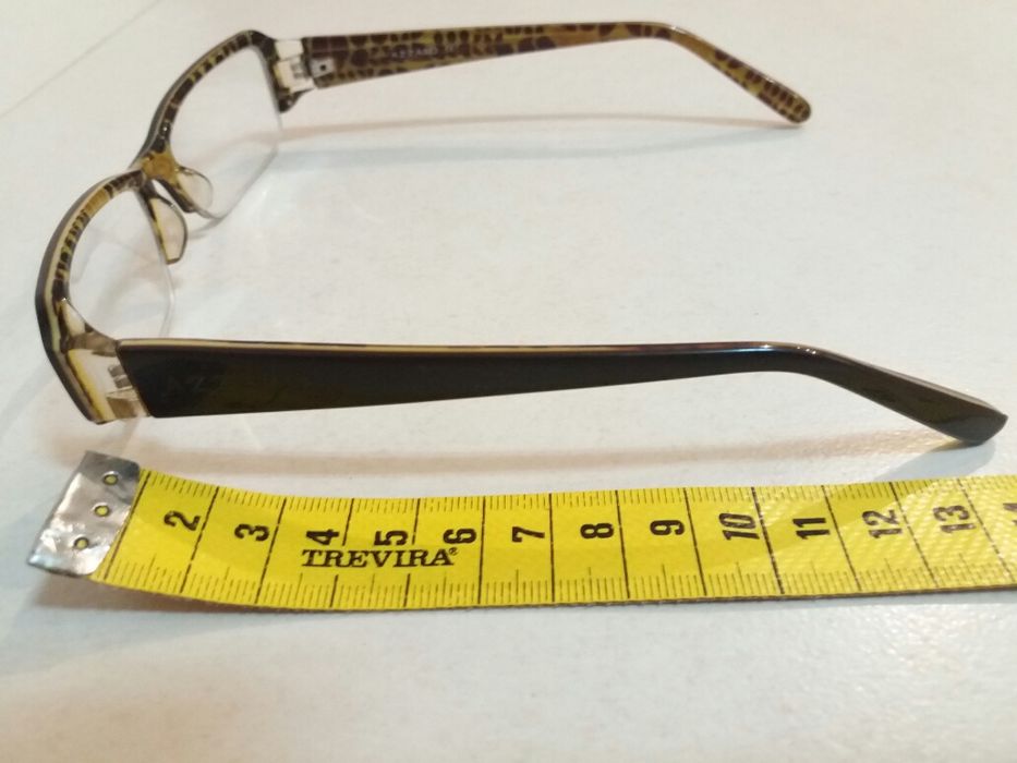 Armações de óculos graduados marca Azzaro