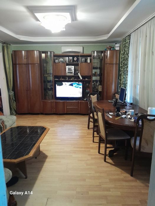 Будинок в самому центрі селища Рокитне Київської області