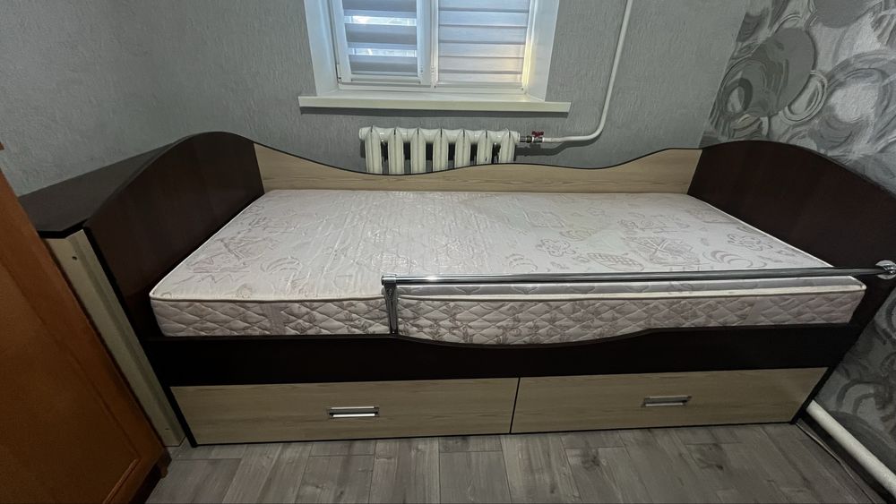 Дитяче ліжко-кровать