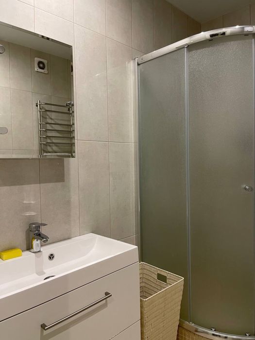 2 кімнатна кв., ЖК Озерний, Наумовича 6, з ремонтом, без%