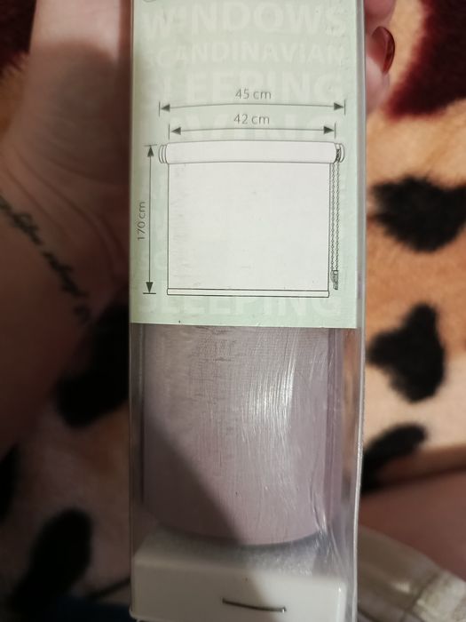 Ролет на вікно або двері балкону